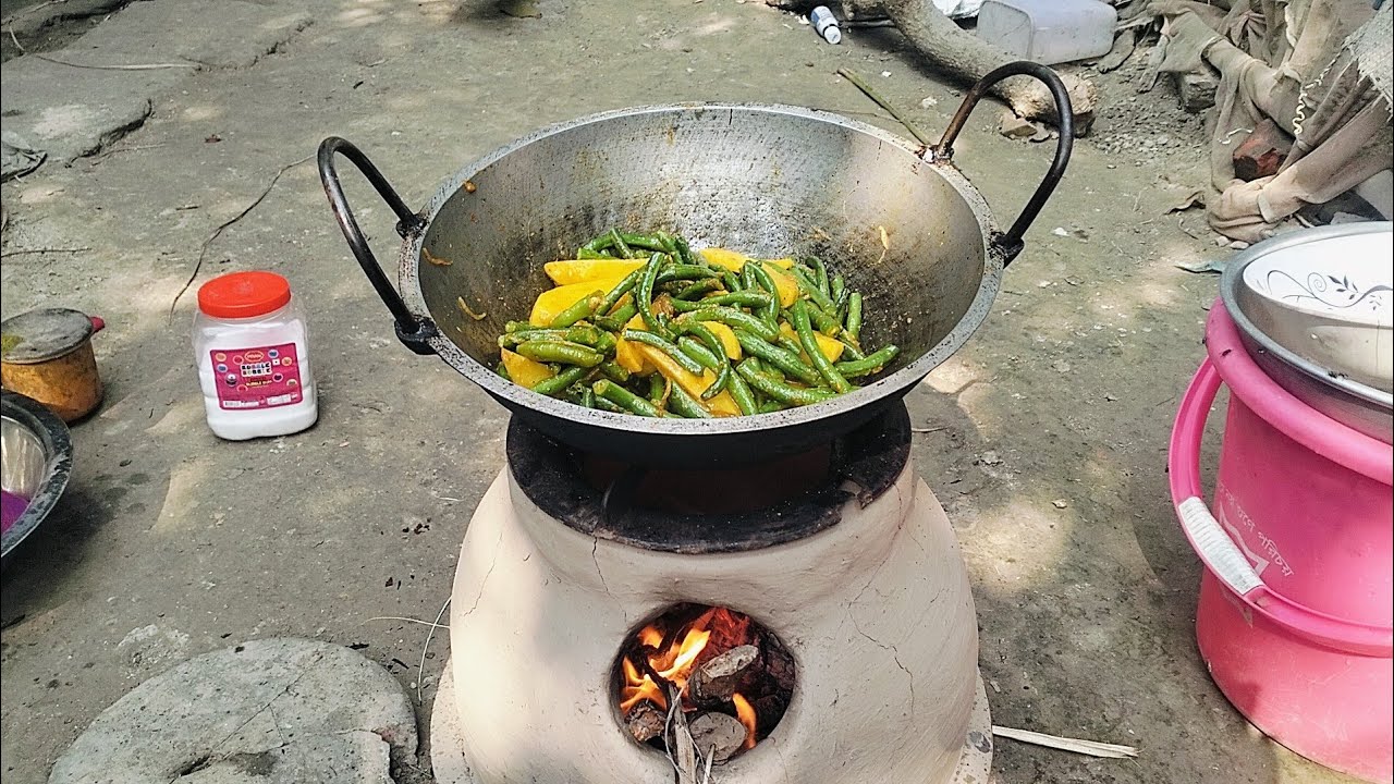 গ্রামের মাটির চুলায় ইলিশ মাছ রান্না করলাম।। এক কেজি ইলিশ দিয়ে তিন কেজি গরুর গোশত পাওয়া সম্ভব