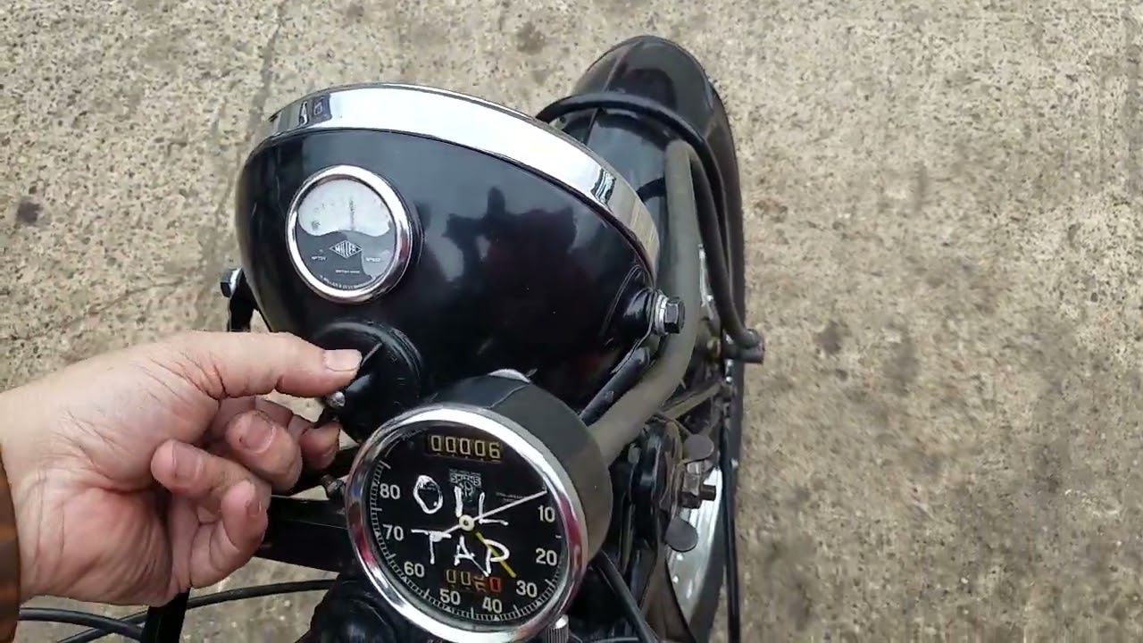 1939 Velocette MAC 350cc at Andy Tiernans #09368VEL