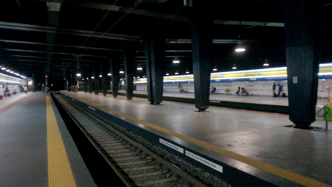 Metro Linea 2 - Napoli Campi Flegrei --) Caserta - Trenitalia - Stazione P. Garibaldi - August 2017