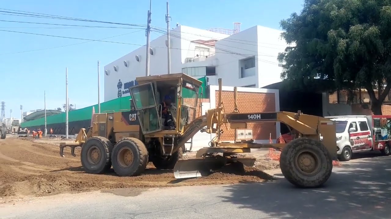 Avance de obras de la VIA EXPRESA SUR. Desde la Av. Los Vicus. Zona del colegio HIRAM BINGHAM Surco