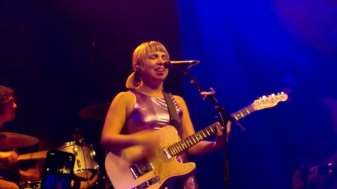 Beach Bunny - Cloud 9 - Live at Hole 44, Berlin, Nov. 1, 2022