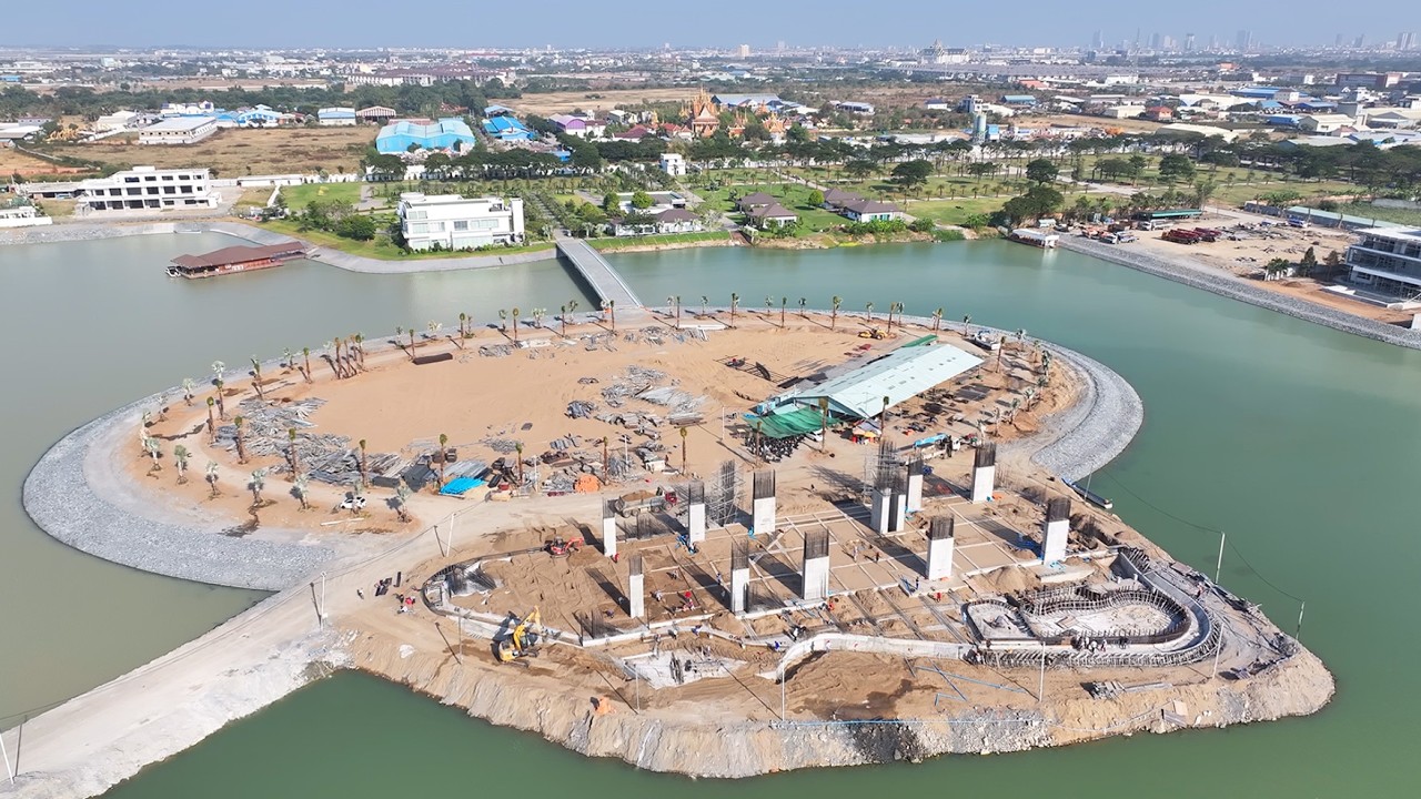 Great new update, see the development and changes to the building site in the middle of the lake