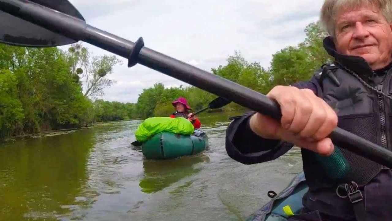 Packrafting auf der Indre in Frankreich. Nebenarm der Loire.
