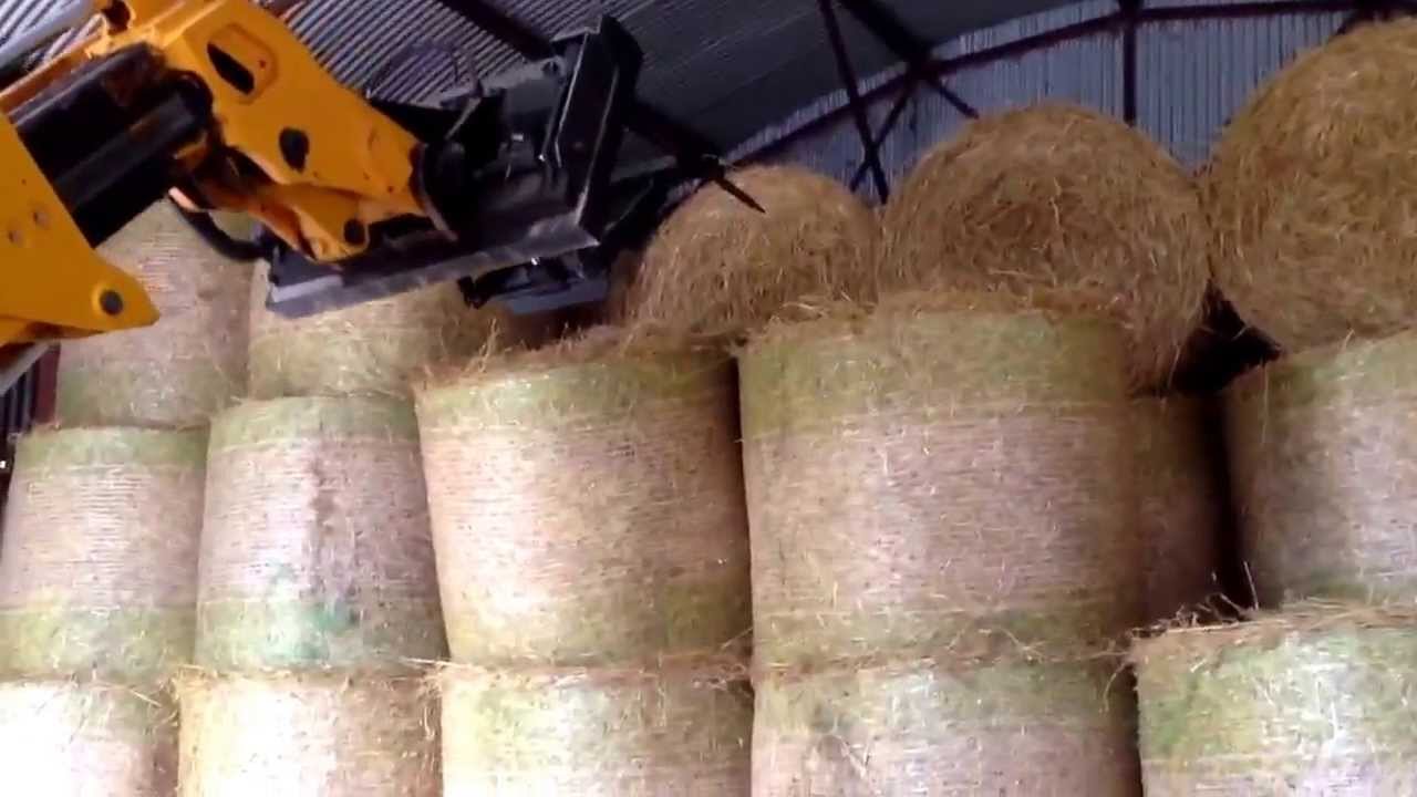 Jcb stacking round bales of straw