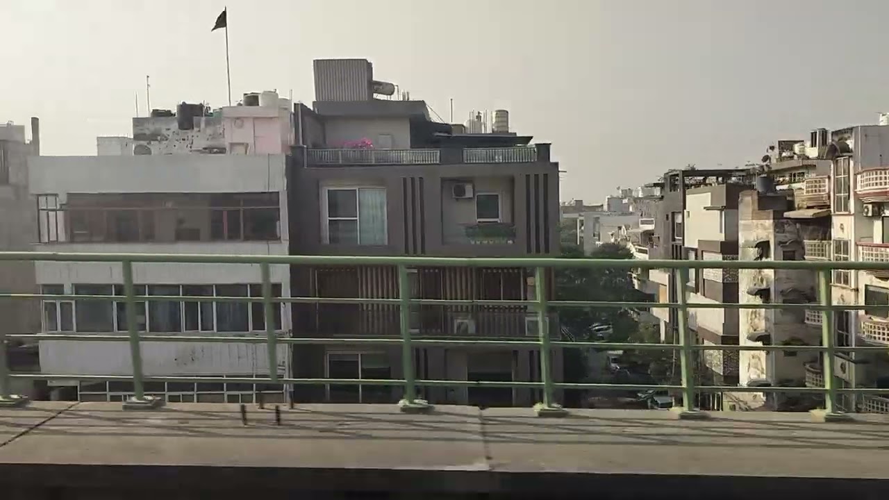 Delhi metro se kaisi dikhti h #ytstudioes #delhi #delhimetro #viralshort #trending #viralshort 
