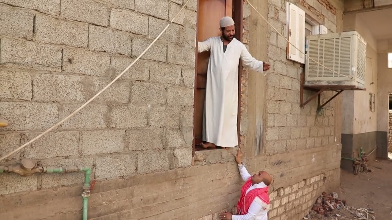 بريزه رجع من الكويت لقي ابوه رافع الباب 😂