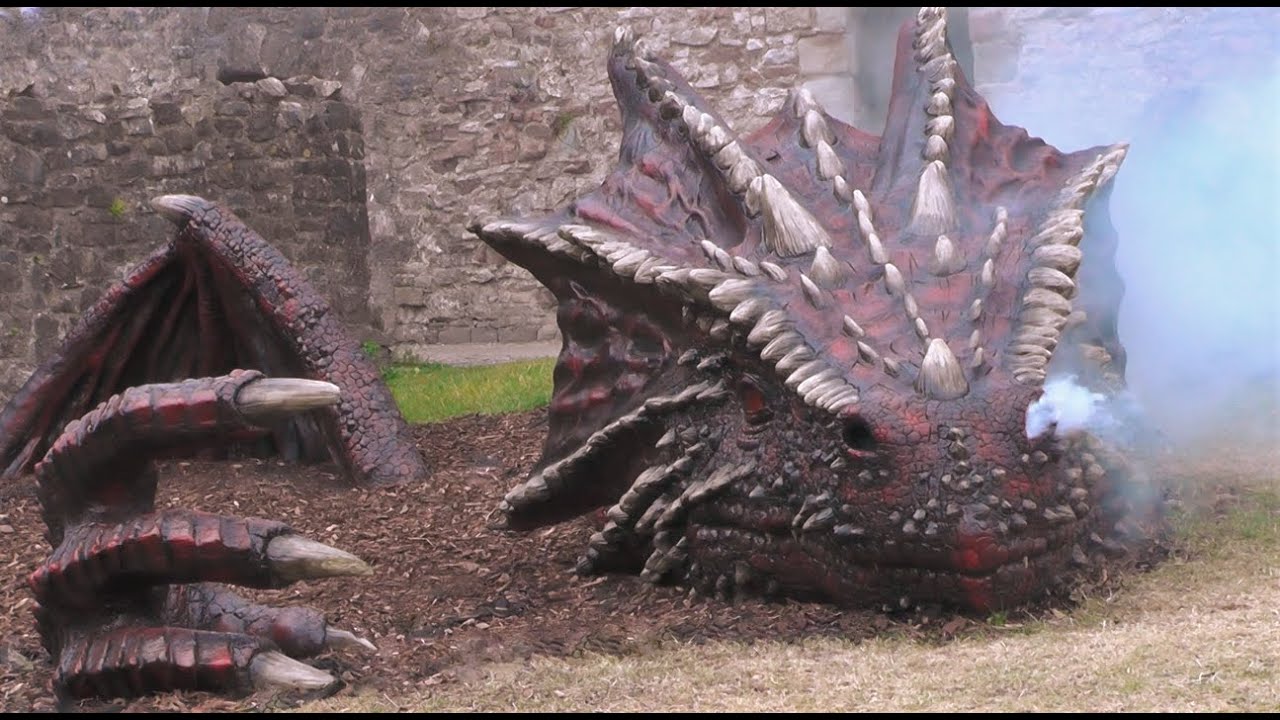 CHEPSTOW CASTLE AND THE FRIENDLY DRAGON (UK EXPLORERS)