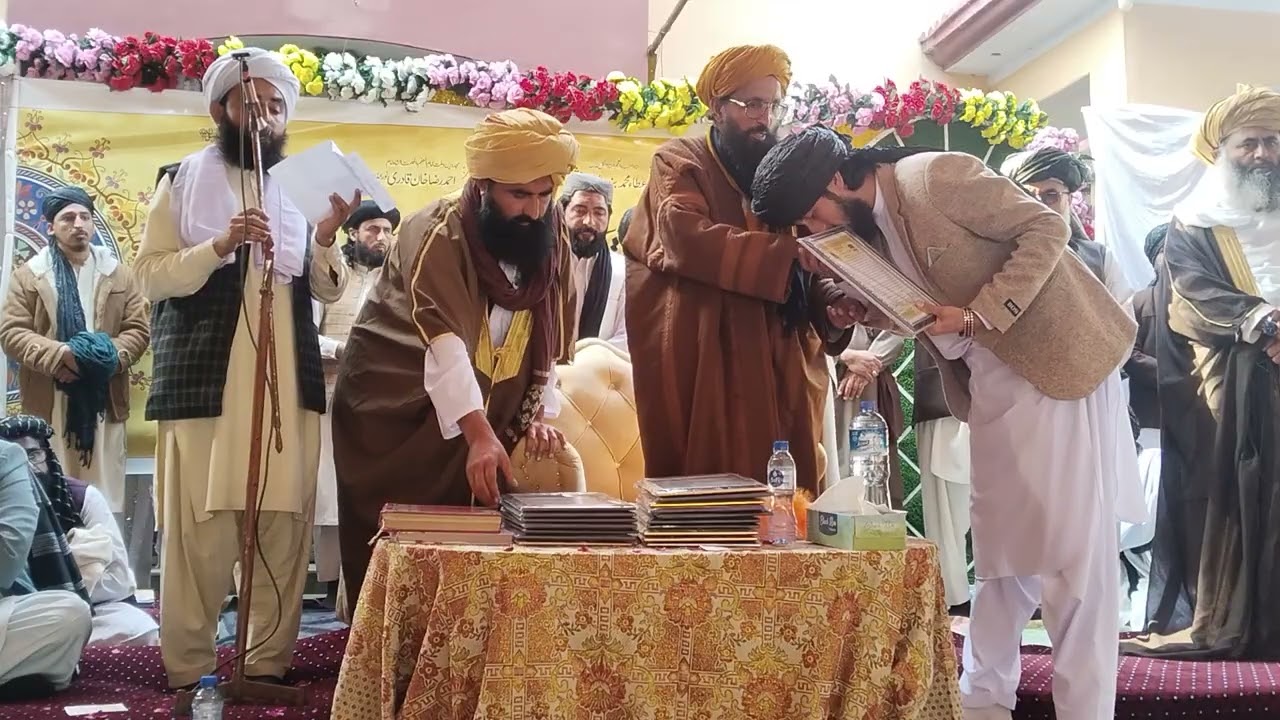 تقسیم اسناد ختم مشکوت شریف ✨ محفلِ میلادِ مصطفیٰ ﷺاور📖 جلسۂ ختمِ مشکوٰة شریف
