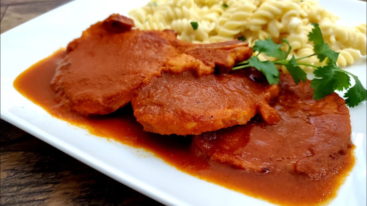 Chuleta ahumada en salsa roja