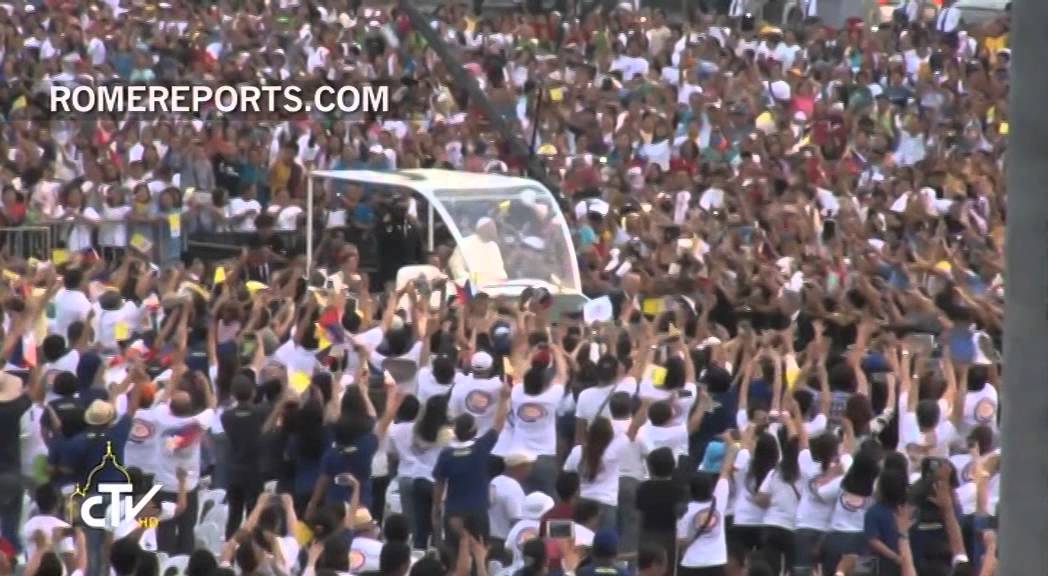 Pope gets rockstar welcome in Manila's Mall of Asia Arena
