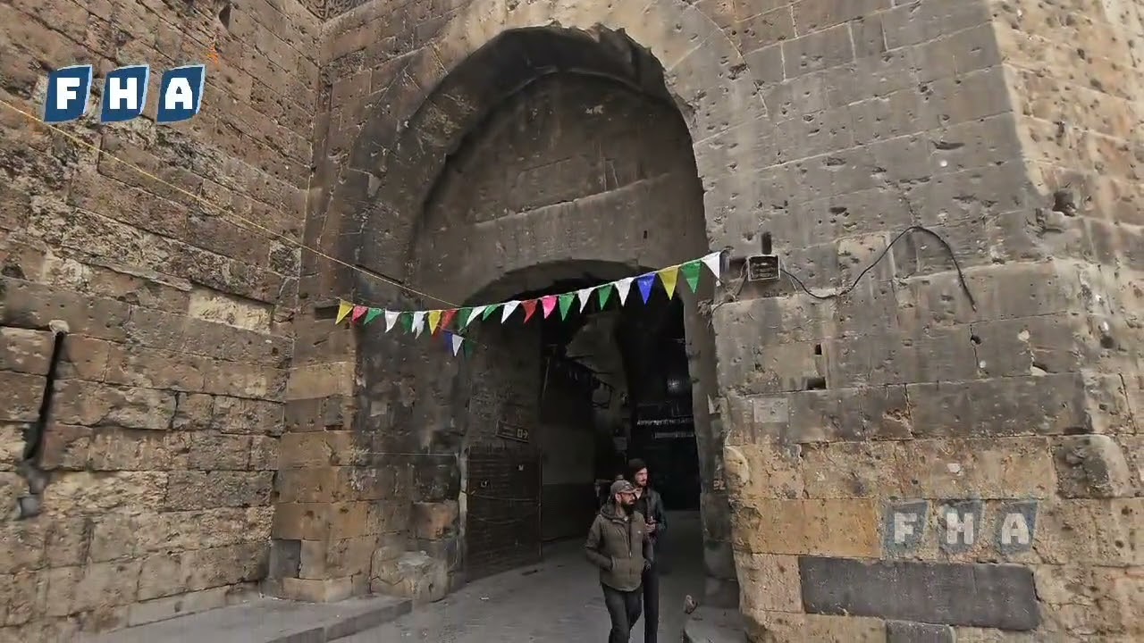 جولة مصورة في باب أنطاكية الشهير في مدينة حلب والذي يضم معالم عديدة من بينها جامع الرومية القديم