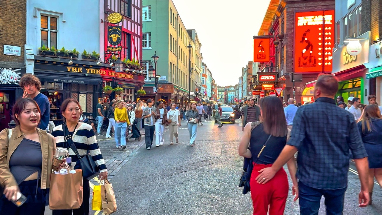 London Sunset/Dusk Walk | Lively London West End City Streets 2025 | 4K HDR