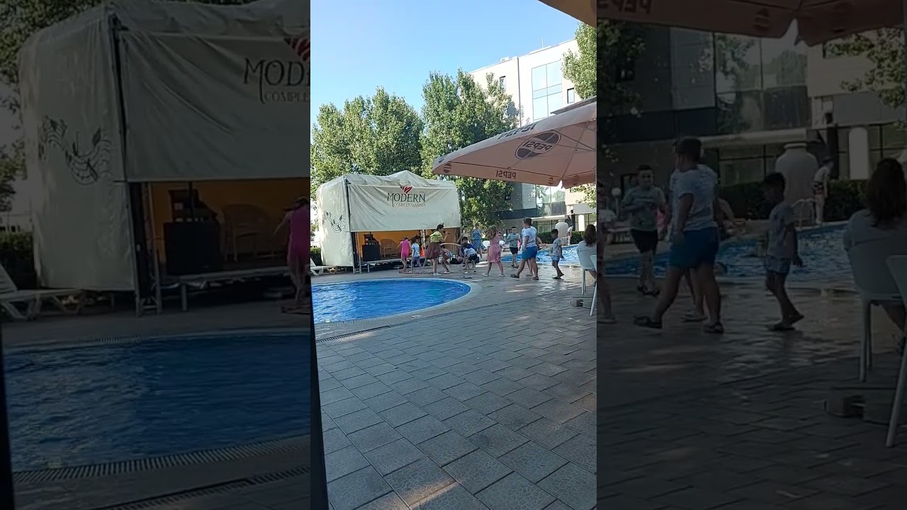 Spectacol cu copii mici la terasa hotel modern