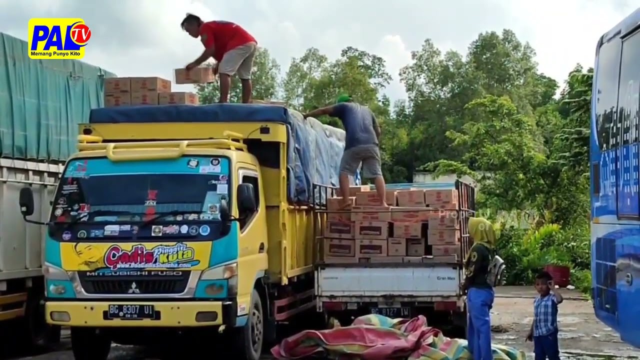 Gelombang Tinggi Pelabuhan Taa Hentikan Penyeberangan