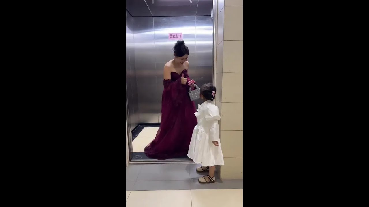 Kind people are always treated with kindness. Thumbs up for this little girl! 