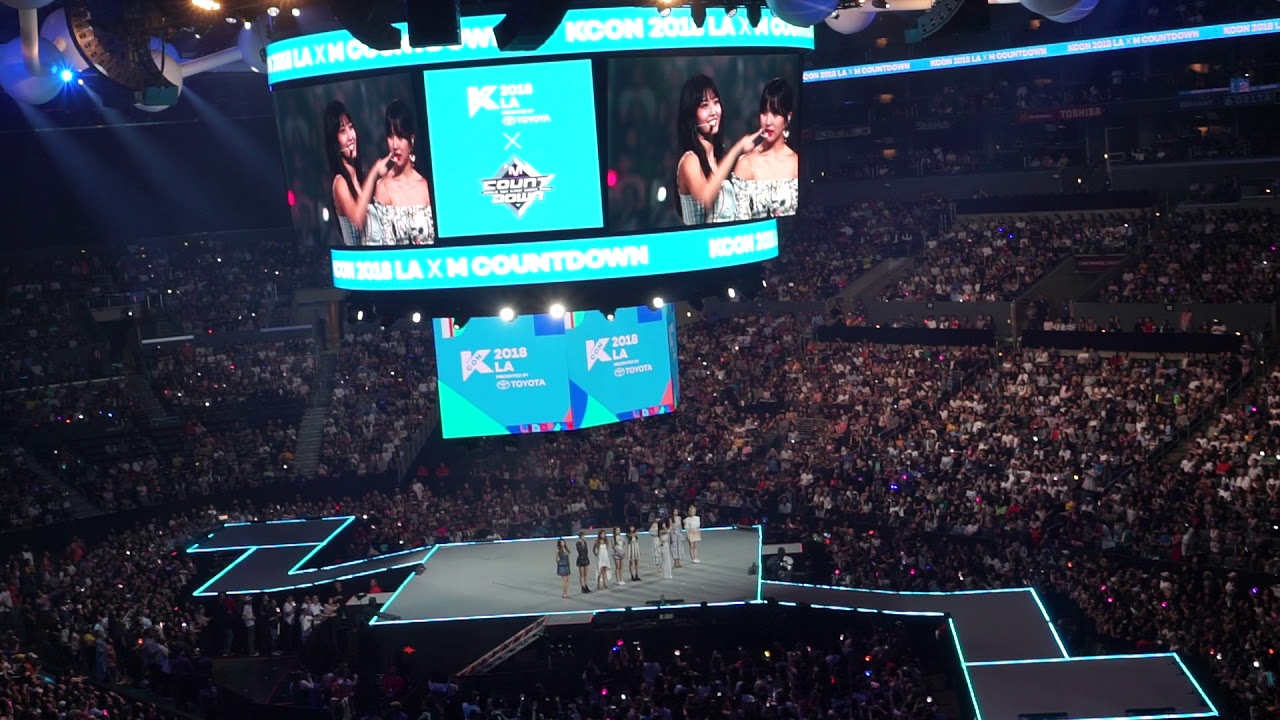 Twice (트와이스) - DTNA + Talk + What Is Love | Fancam (직캠) from Private Suite | KCON LA 2018 | 20180811