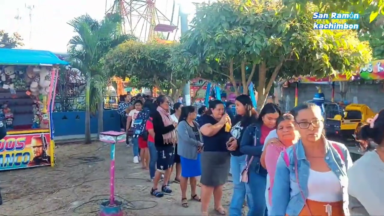 Fila de personas en Romeria en honor a nuestra Virgen de los Remedios ✝️ 
