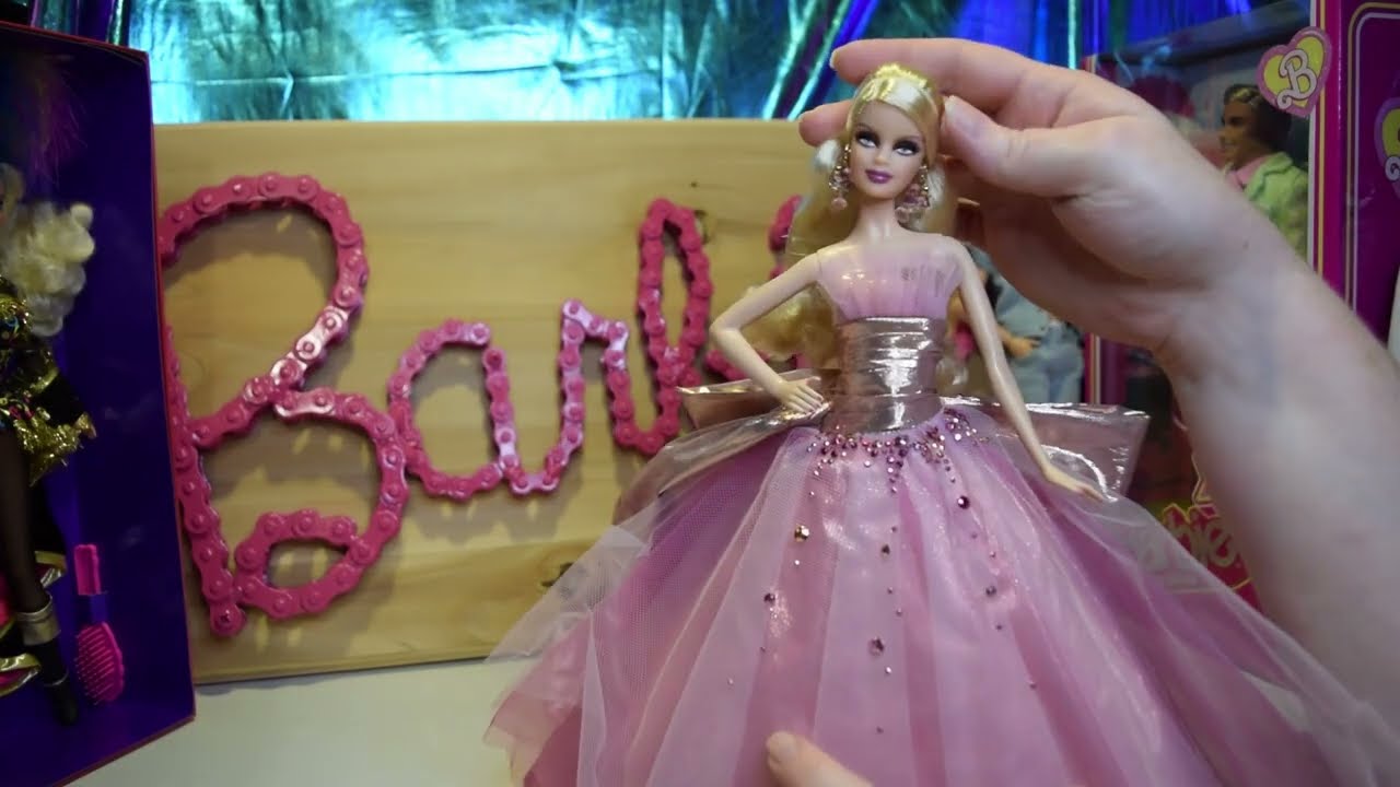 2009 Holiday Barbie in Pink and Gold