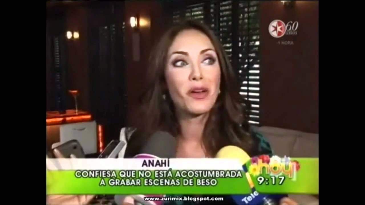 Anah&iacute; habla que estaba acostumbrada a besar solo Poncho