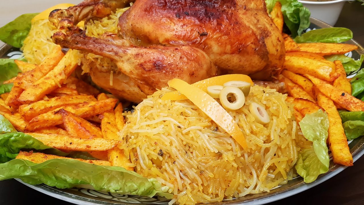 Запеченный в духовке цыпленок, фаршированный вермишелью: вкусное и дружелюбное блюдо  🔝