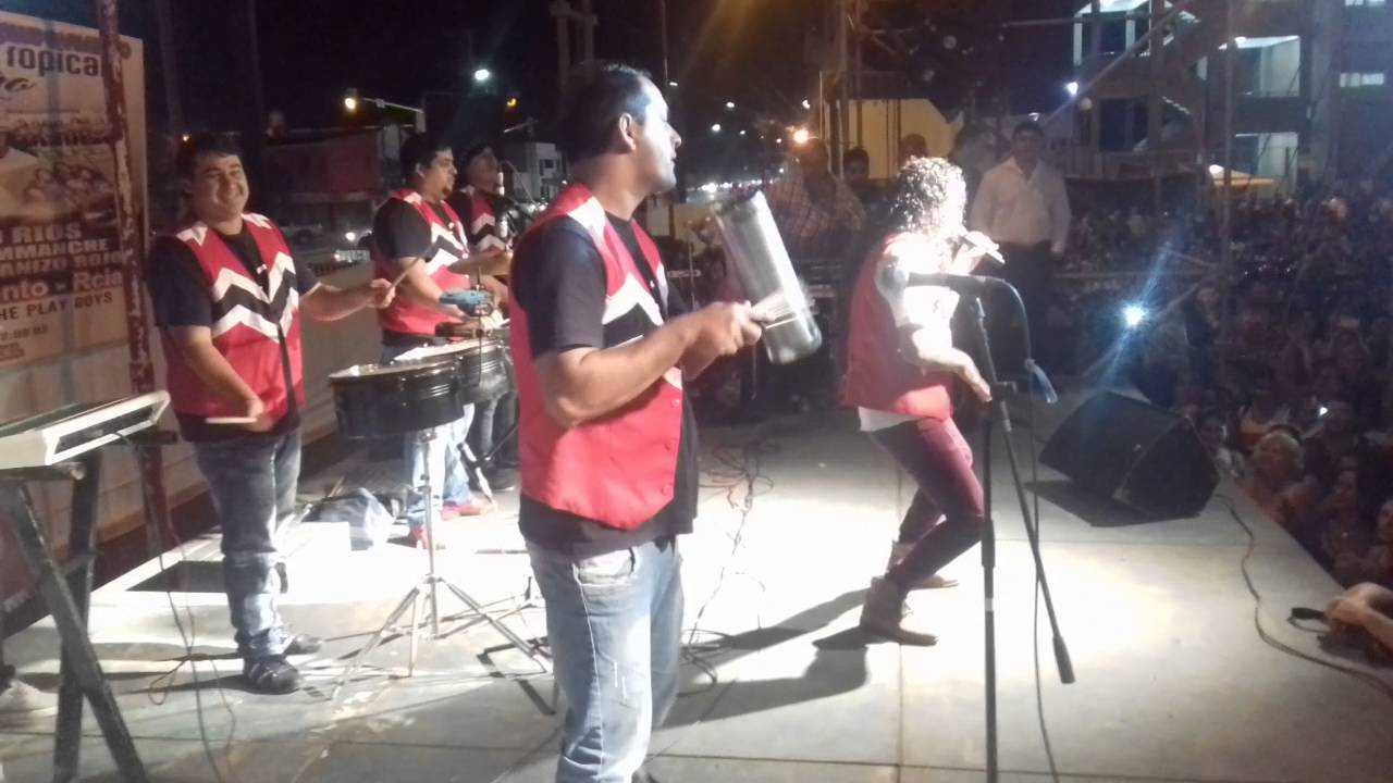 Malakate en vivo en el club sarmiento de resistencia con Javier Escobar y bettina Escobar...