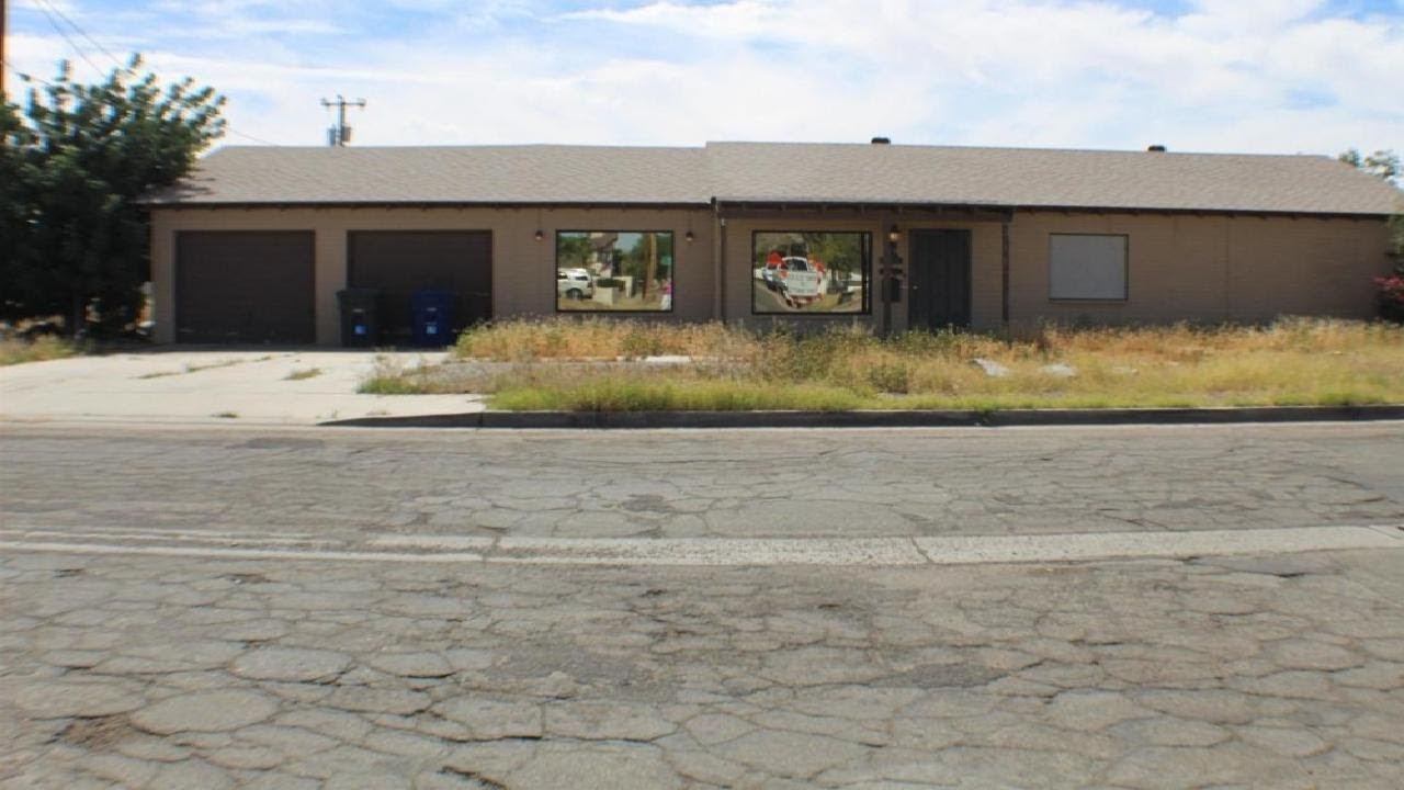 491 W 20 PL, Yuma, AZ Presented by Debra McCurry.