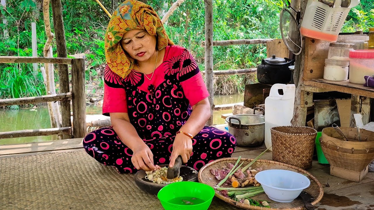 Petualangan Rasa! Masak Sambal Dayak & Jantung Pisang di Tepi Sungai - hidup di desa