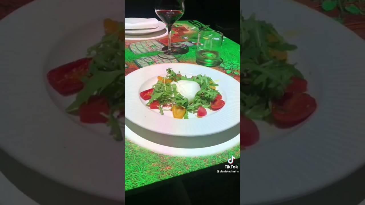 un restaurant anim&eacute;
