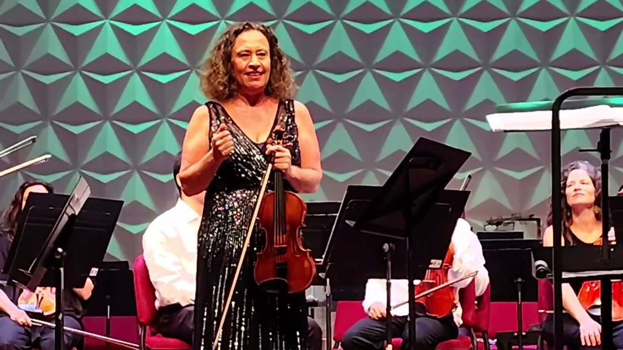 Ana de Oliveira e Orquestra Sinfônica Brasileira - regência de Simone Menezes tocam Claudia Montero