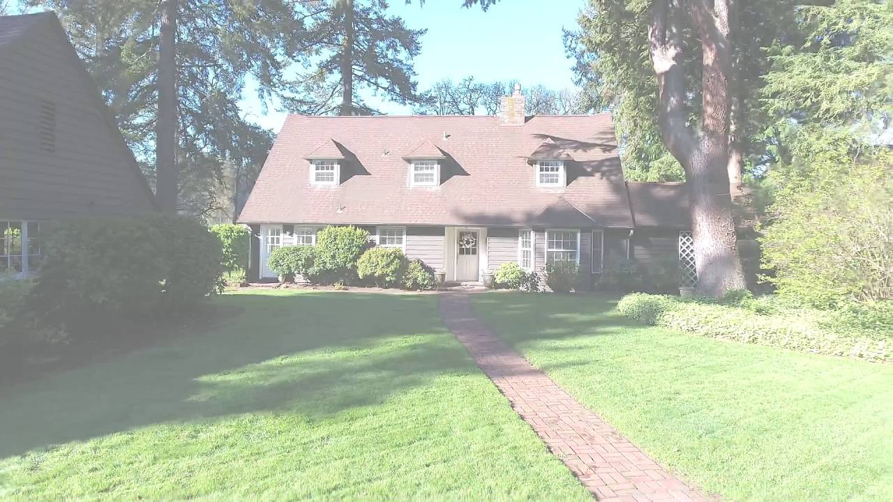 Charming Riverfront Home on the Willamette | Oregon waterfront properties and real estate