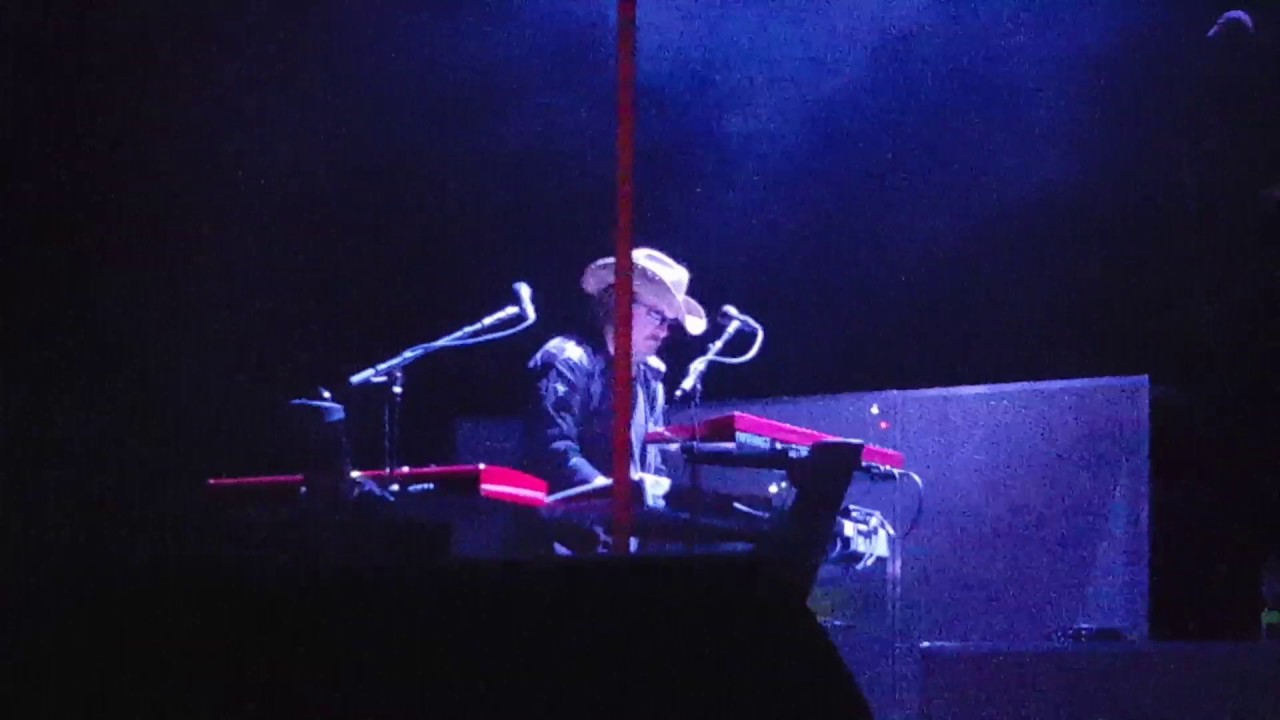 Mic Michaeli/Europe 👍✌🤘❤❤ intro Sign of the times. Sofia 16-5-2017
