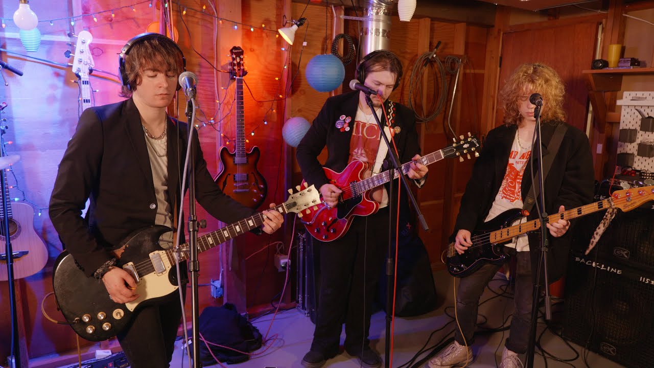 The Upkeeps - Paper Dreams - Live in Zach's Basement