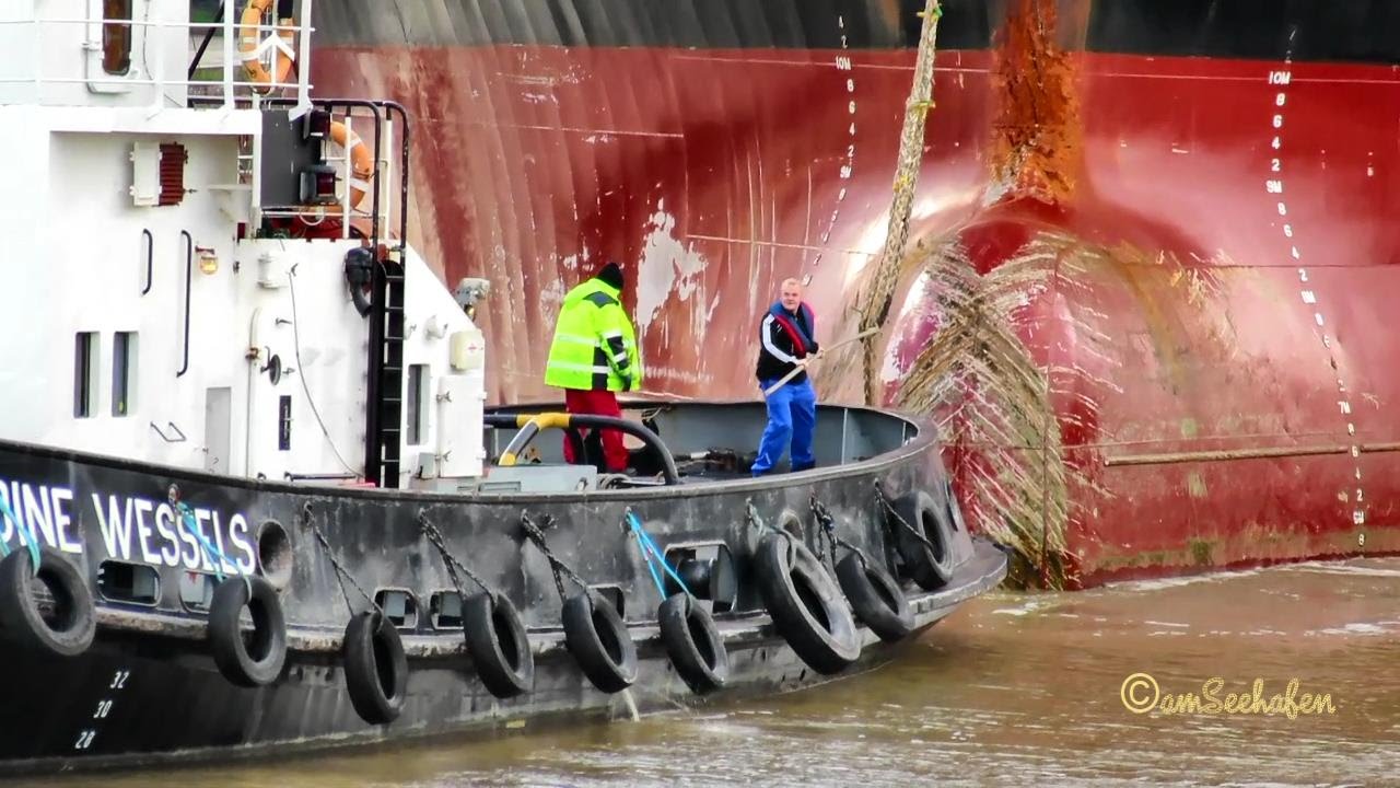 chem tanker MTM GIBRALTAR 9V9575 IMO 9282924 timelapse exit Emden sealock with 2 tugs cargo seaship