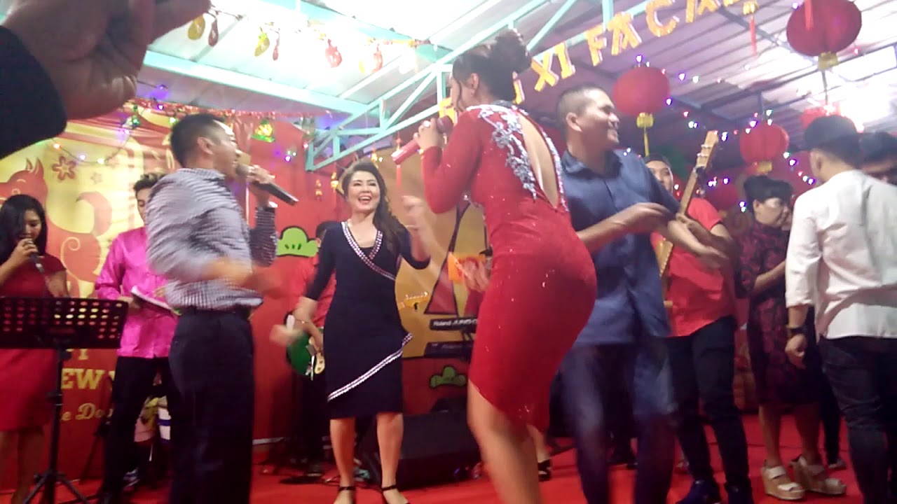 Zaskia Gotic -Cukup 1 Menit ( Official Video Music)