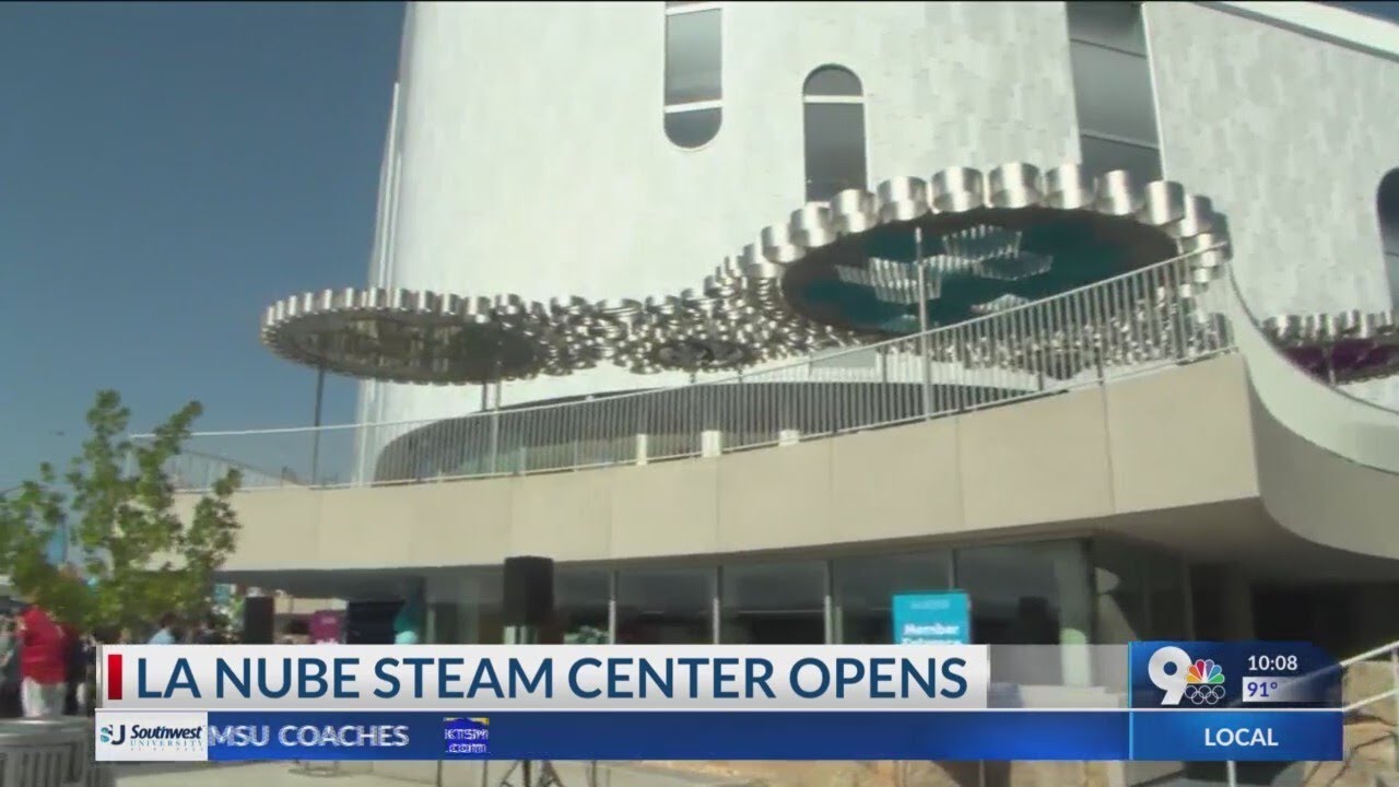 La Nube opens to great fanfare, large crowds