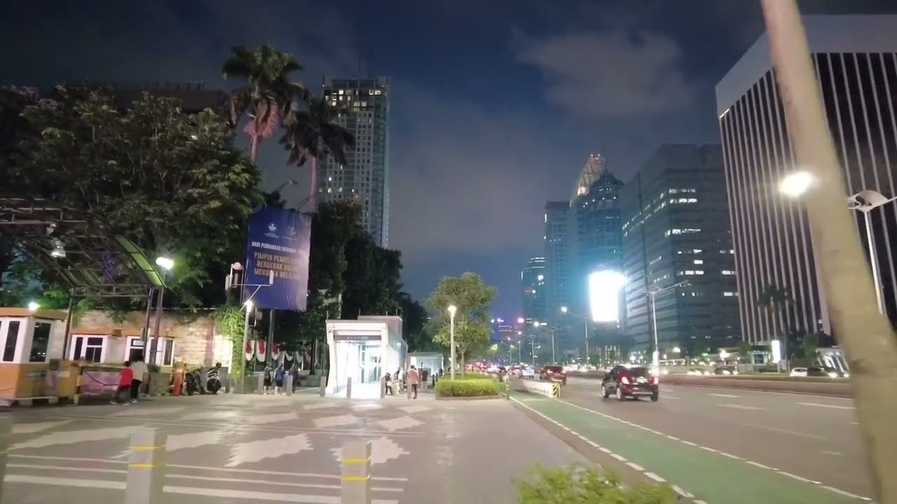 Walking the Length of Gelora Bung Karno Stadium | Jakarta Night Walk | Indonesian City | Senayan GBK