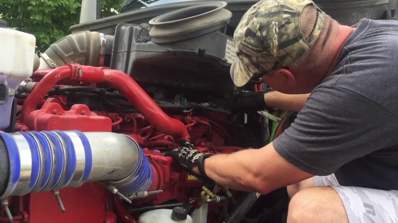2016 Kenworth T680 Engine Air Filter Replacement