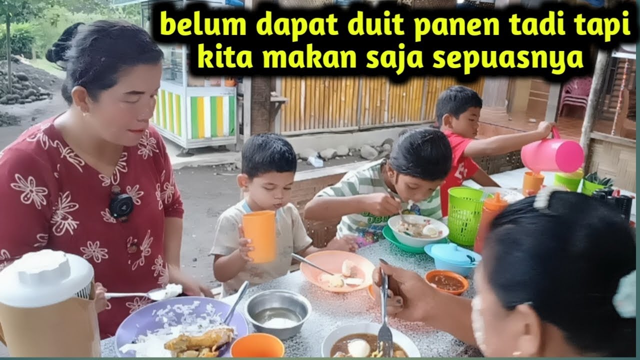 Minta saja..semua makan sepuasnya..sampai kucing pun kenyang makan
