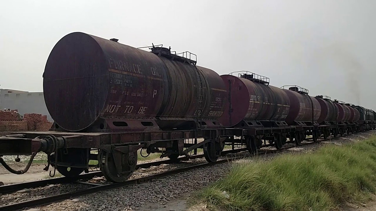 New Couple of GMCU-15 4909 and 4912 hardly Pulling loaded Oil tankers in 11 km/h speed from Sanawan