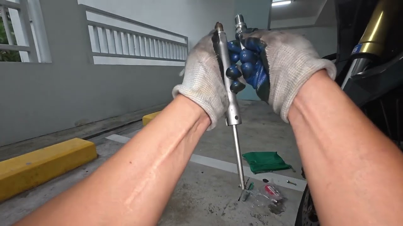 Tutorial Xadv 750 V2 spark plug change