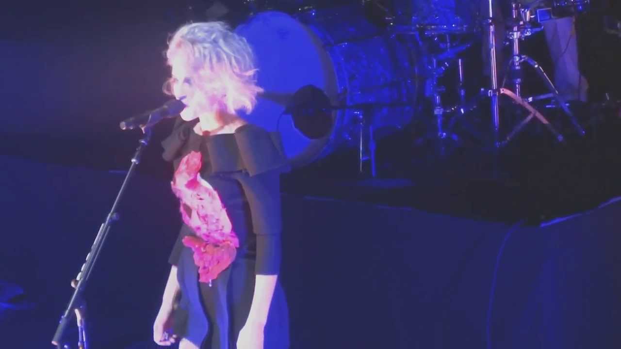 St. Vincent - Rattlesnake (HD) Live In Paris 2014