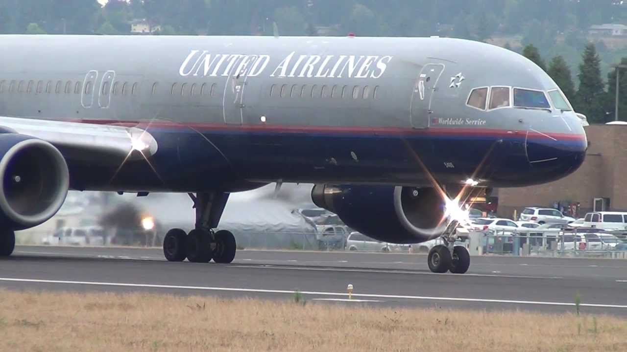 (Dirty) United Airlines N566UA 757-200 Takeoff Portland Airport (PDX)