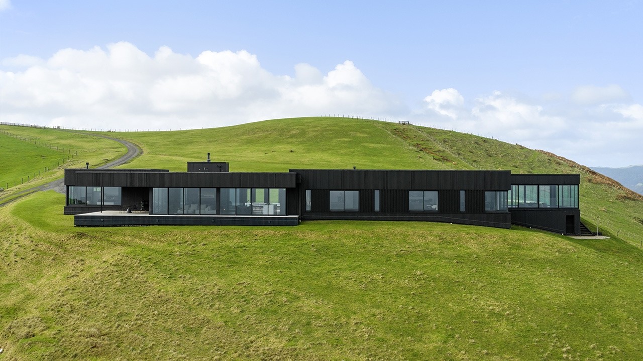 Inside Parihoa: Bold Architecture Meets the Untamed Beauty of New Zealand