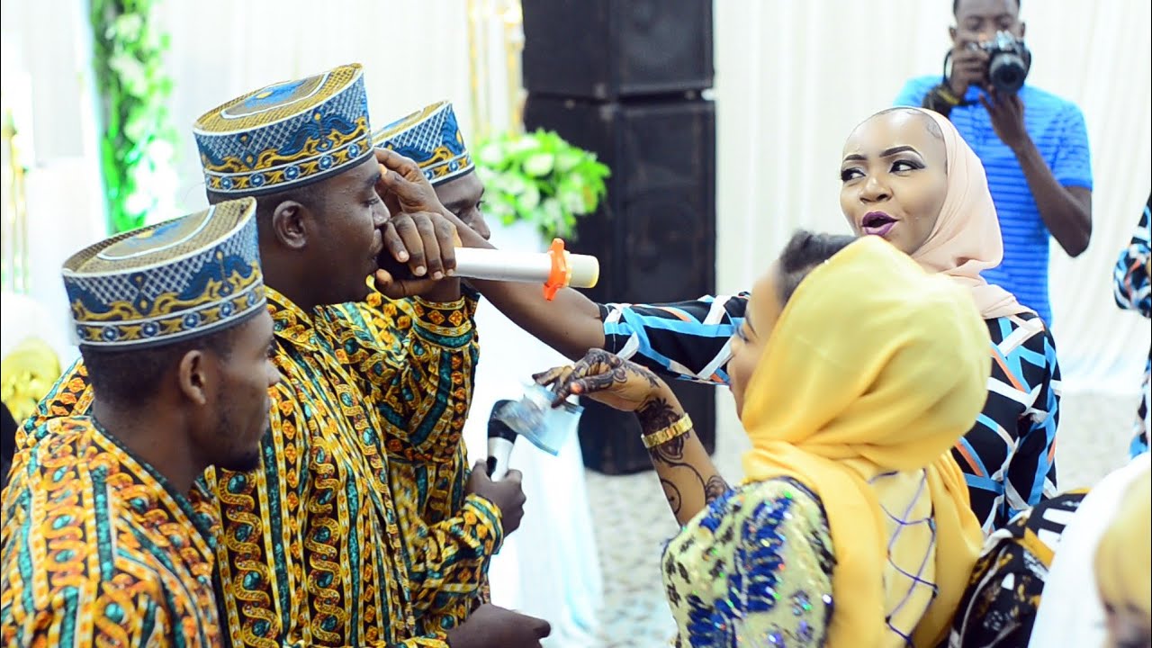WANASWAHIBU HUJAHITIMU KUSOMA REJEA TENA CHUONI BADO UNGALIKO NYUMA(NEW PERFORMANCE)