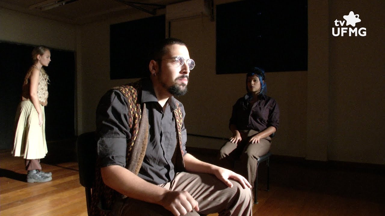 A formação universitária em Teatro na UFMG