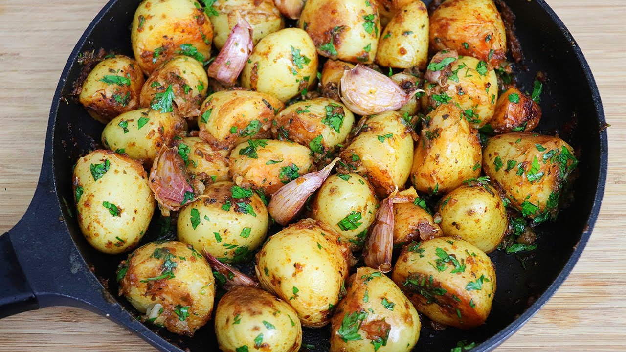 Patatas salteadas con ajo y limón | Guarnición perfecta para carnes y pescados.