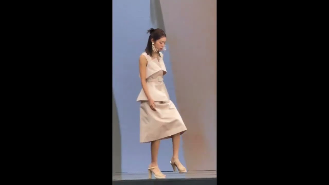 Choi Jungeun FALLS on Stairs at Miss Gee Collection Spring/Summer 2026 Fashion Show: Blooming Season