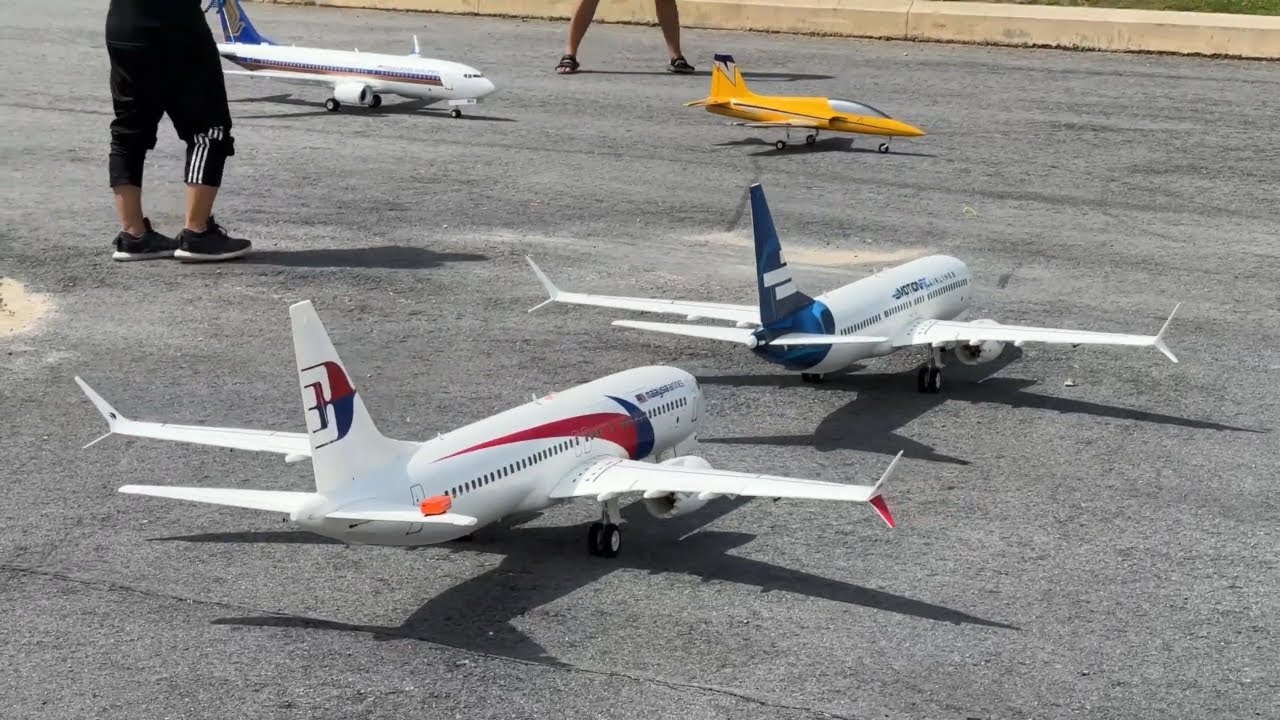 Freewing AL37 Airliner Twin 70mm EDF gathering at Cyberjaya Runway. air traffic are intense!