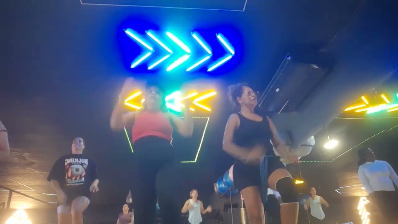 AULA DE CARDIO DANCE 