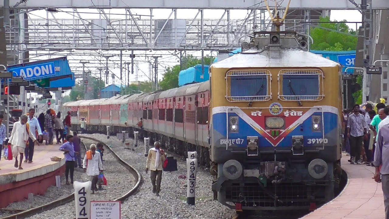 Republic Day Special Livery Locomotive | Erode WAP 7 39190 | Indian Railways CAPE Pune Express